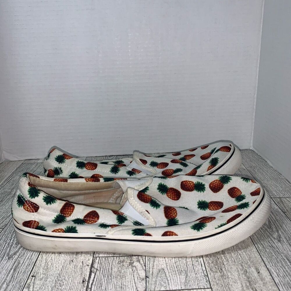 Sole Mates Womens Size 11 Slip On‎ Canvas Shoes Loafers White Pineapple Print